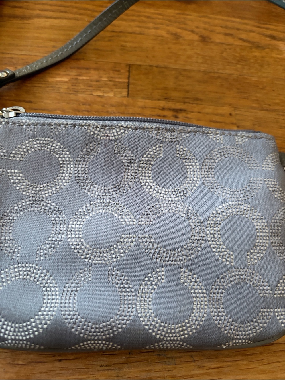 Coach Gray Signature C Wristlet EUC 7” x 5” x .7” - Picture 5 of 9